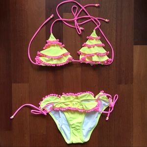 NWOT Victoria’s Secret Pom Pom Bikini Set